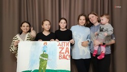 От плакатов до печенья: многодетная семья со Ставрополья собирает посылки для бойцов СВО