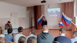 Школьники Кочубеевского округа встретились с участником СВО