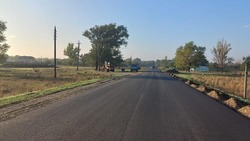 Дорогу к селу Надзорному наполовину отремонтировали в Кочубеевском округе