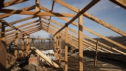 Кровлю Дома культуры ремонтируют в селе Надзорном