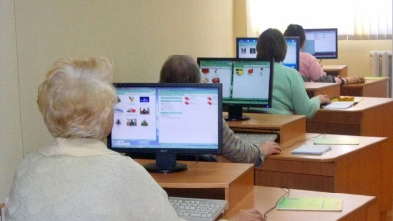 В Кочубеевском районе подвели итоги обучения пенсионеров компьютерной грамотности