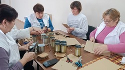 Волонтёры делают маскировочные сети для бойцов СВО в Кочубеевском округе