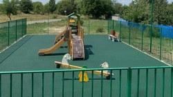 Детскую площадку капитально отремонтировали в станице Барсуковской
