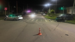 Две легковушки столкнулись на Ставрополье из-за водителя-бесправника