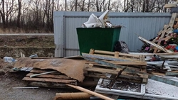 В Кочубеевском округе неизвестные устроили свалку возле кладбища