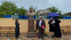 На Ставрополье открыли первый памятник артисту Владимиру Этушу