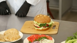 Питание по цифровой модели: ставропольские учёные запустили в производство «умный бургер»