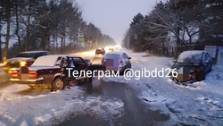 Водитель легковушки погиб в тройном ДТП на въезде в Ессентуки