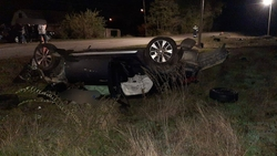 Водитель погиб после опрокидывания машины в Кочубеевском округе
