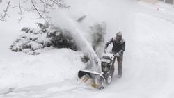 Губернатор Ставрополья поручил главам муниципалитетов привлекать дополнительные силы по уборке снега